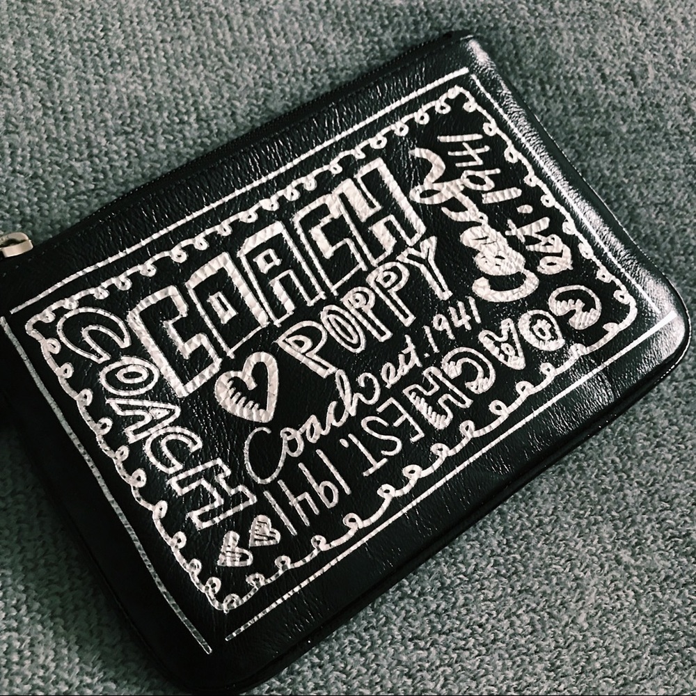 🖤 COACH Wristlet 🖤